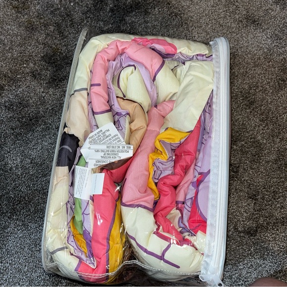 Squishmallows MALLOW DAYS Microfiber Twin Reversible Kids Comforter 86" x 64" - Picture 5 of 7